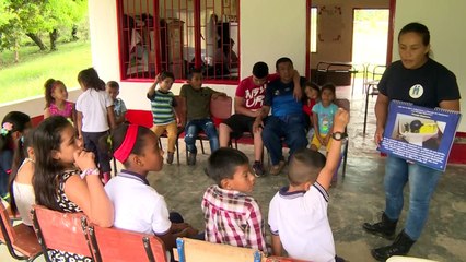 Crianças aprendem a evitar minas terrestres