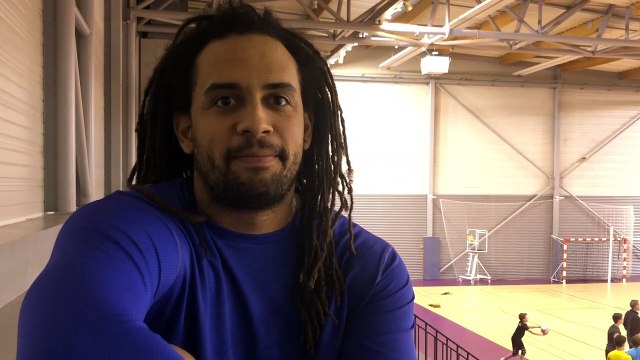Volley-ball - L'oeil de Tchéni Petro avant le match entre Epinal et Villejuif (Elite)