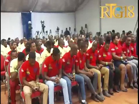 Le PrésidentJovenel Moïse a procédé à la remise de chèques à 92 jeunes entrepreneurs.