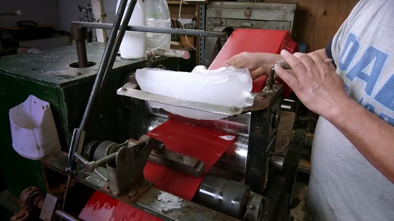 How Its Made - 1408 Honeycomb Candles