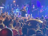 عمرو دياب مفاجأة مهرجان القاهرة...لقطات من حفله الصاخب