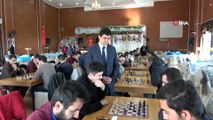 Öğretmenler hünerlerini satranç turnuvasında gösterdi