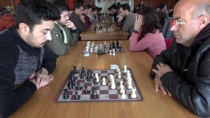 Öğretmenler hünerlerini satranç turnuvasında gösterdi