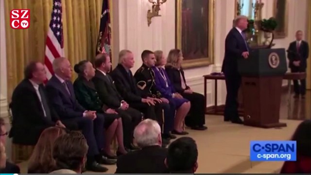 Ünlü oyuncudan kürsüde şov