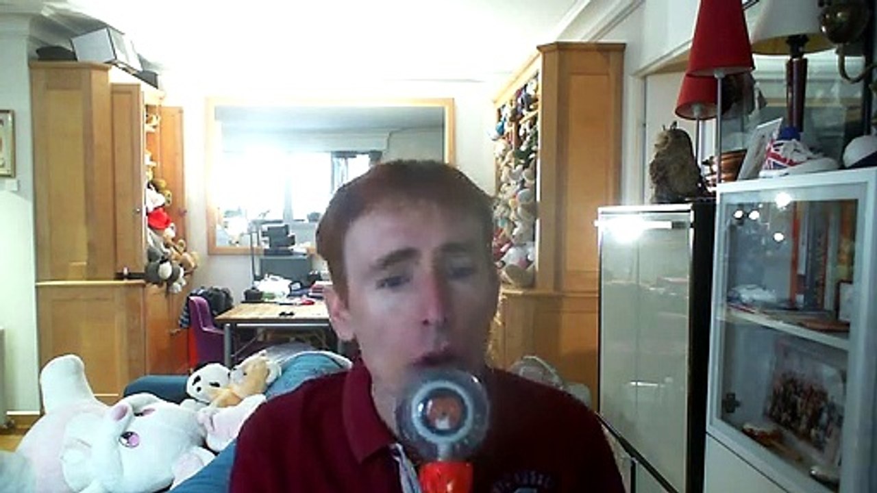 Wiwi égratigne "la chanson qui s'appelle pas" des Vieilles Valises