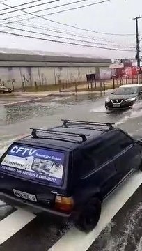 Motoristas enfrentam alagamento em Cobilândia, Vila Velha (22/11/2019)