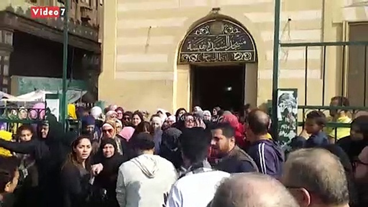 انهيار فيفى عبده أثناء تشييع جثمان شقيقتها
