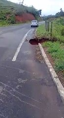 Estrada que liga Nova Almeida x Fundão