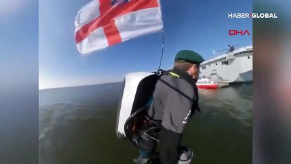 Donanma gemisinden 'Roket Adam' uçtu
