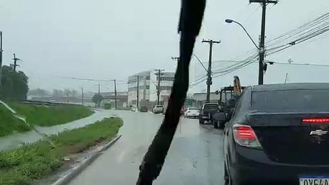 Vila Velha: Darly Santos alagada em frente a Tangará no sentido Lindenberg