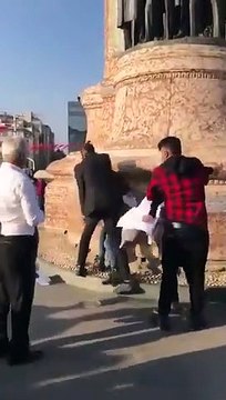 Taksim Meydanında 'Rabia Naz için adalet' diyen Dev-Liseliler, polis tarafından gözaltına alındı