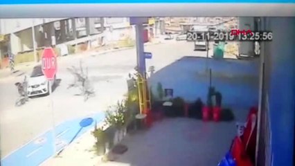 Download Video: Denizli motosiklet sürücüsü kazada metrelerce havaya fırladı