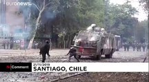 Chili : les manifestants font face aux canons à eau