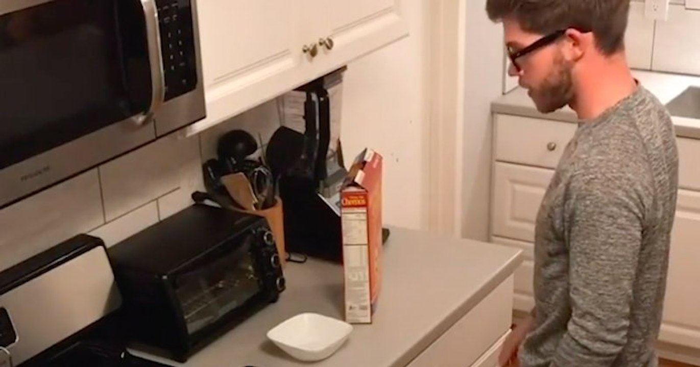 Clever Bard, l’homme qui a recrée l’univers des Sims chez lui