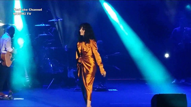 ZEYNEP BASTIK - Gitti Gideli (Tarkan cover) (Konser/Canlı) - HD