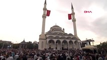 İzmir cumhurbaşkanı erdoğan, ege üniversitesi kampüsü'nde inşa edilen bilal saygılı camii ve...
