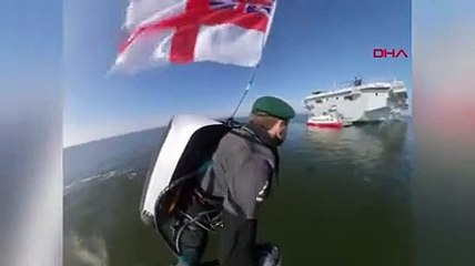 Uçtu uçtu Roket Adam uçtu!