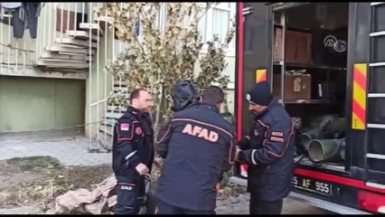 Kimyasal maddeden etkilenen kişiler hastaneye kaldırıldı (2)