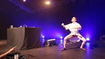 Marc Rebillet kung-Fu intro