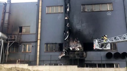 Silivri'de kağıt fabrikasında çıkan yangın söndürüldü