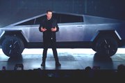 El 'tierra trágame' de Musk al romperse el 'vidrio irrompible' del Cybertruck de Tesla