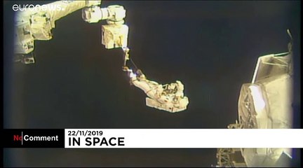Astronautas fazem 'cirurgia espacial' em detetor de raios cósmicos