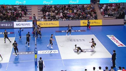 새 외국인 선수 다우디 22득점, 현대캐피탈 연패 탈출 / YTN