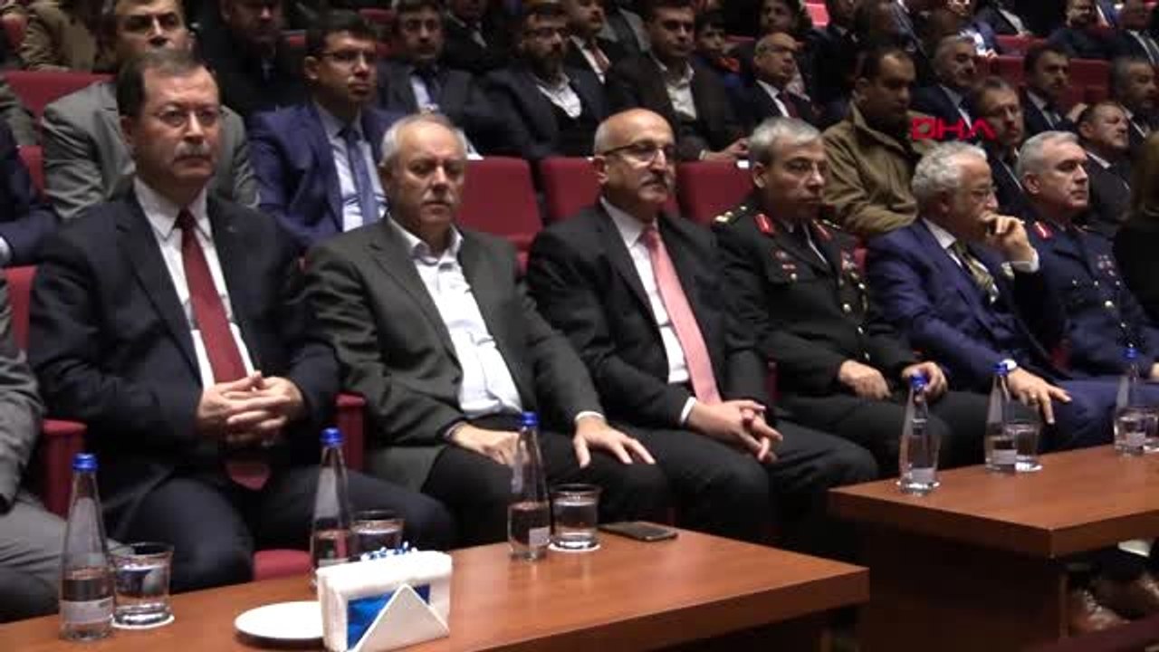 Konya validen kutlama programında 'öğretmen gibi otur' uyarısı
