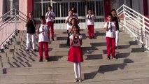 Hisarcık'ta ilkokul öğrencileri, öğretmenlerine işaret diliyle şarkı armağan etti