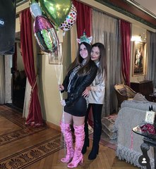 شاهدوا رقص وغناء منة حسين فهمي في عيد ميلادها