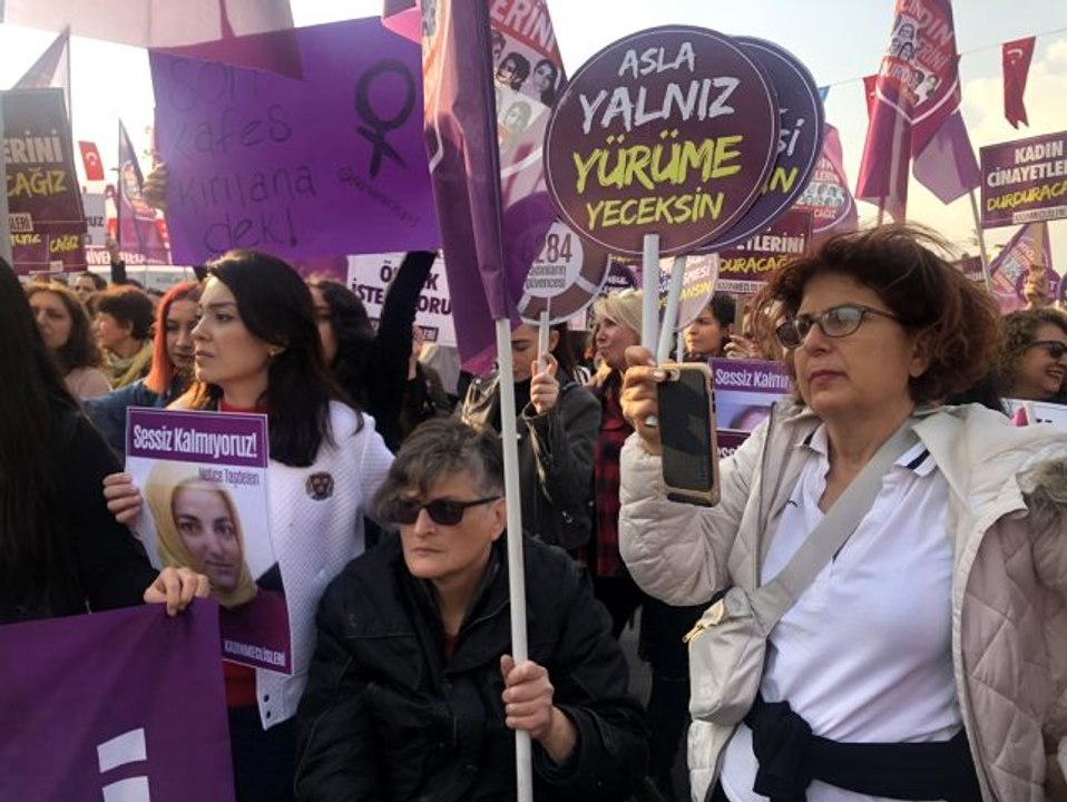 Kadıköy'de "Kadına Şiddete Hayır" eylemi