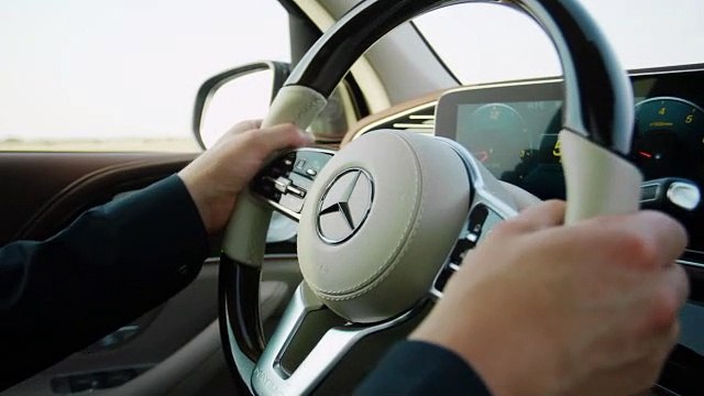 Mercedes-Maybach GLS (Driving)