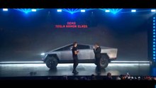 Vidro “inquebrável” da nova pickup da Tesla parte durante apresentação