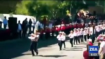 Maestra baila con niño que tiene columna bífida en Tamaulipas