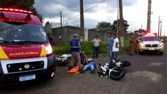 Motociclista fica ferido ao se envolver em acidente com pá carregadeira no Bairro Canadá