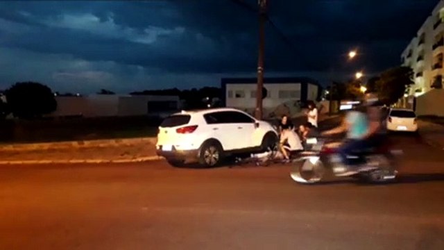 Homem fica ferido ao ser atingido por carro na Rua Manaus, no Country