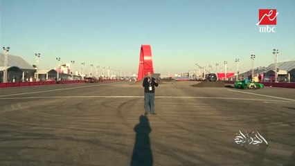 شاهد عمرو أديب في موقف صعب.. وسط حركات السيارات الخطرة