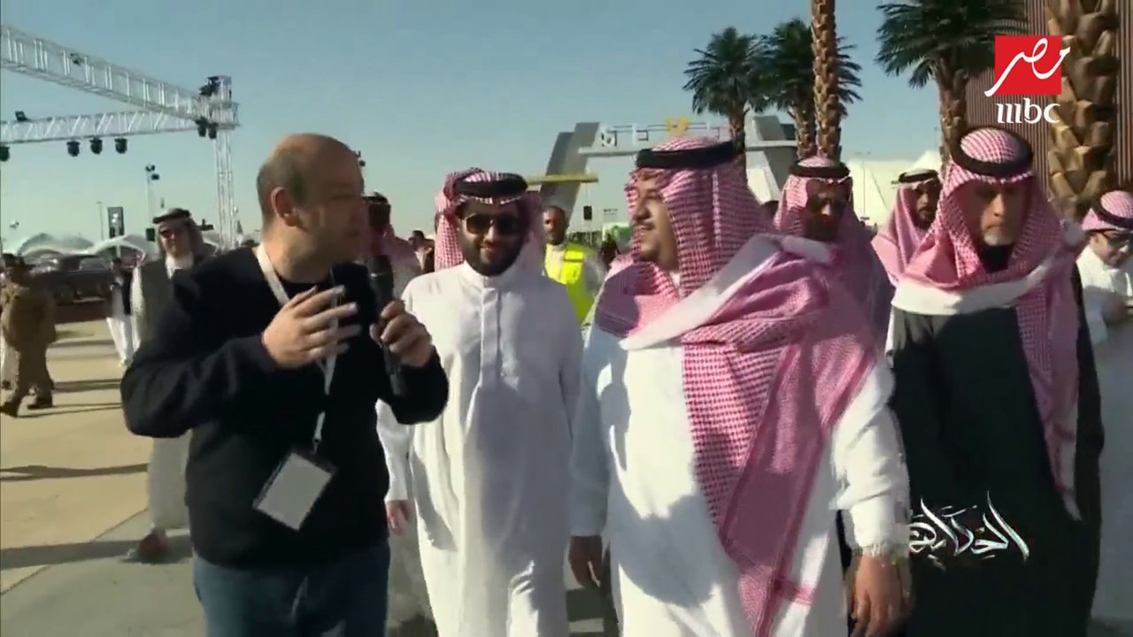 (الحكاية من معرض الرياض للسيارات).. لقاء مع سمو...