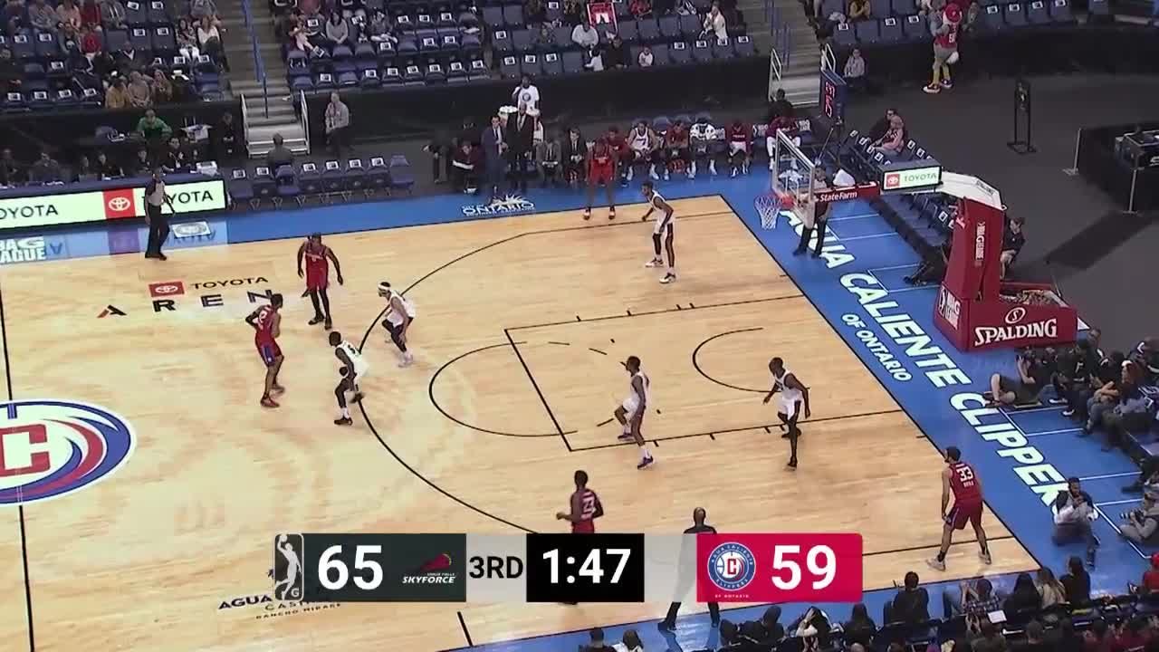 Mfiondu Kabengele with the flush
