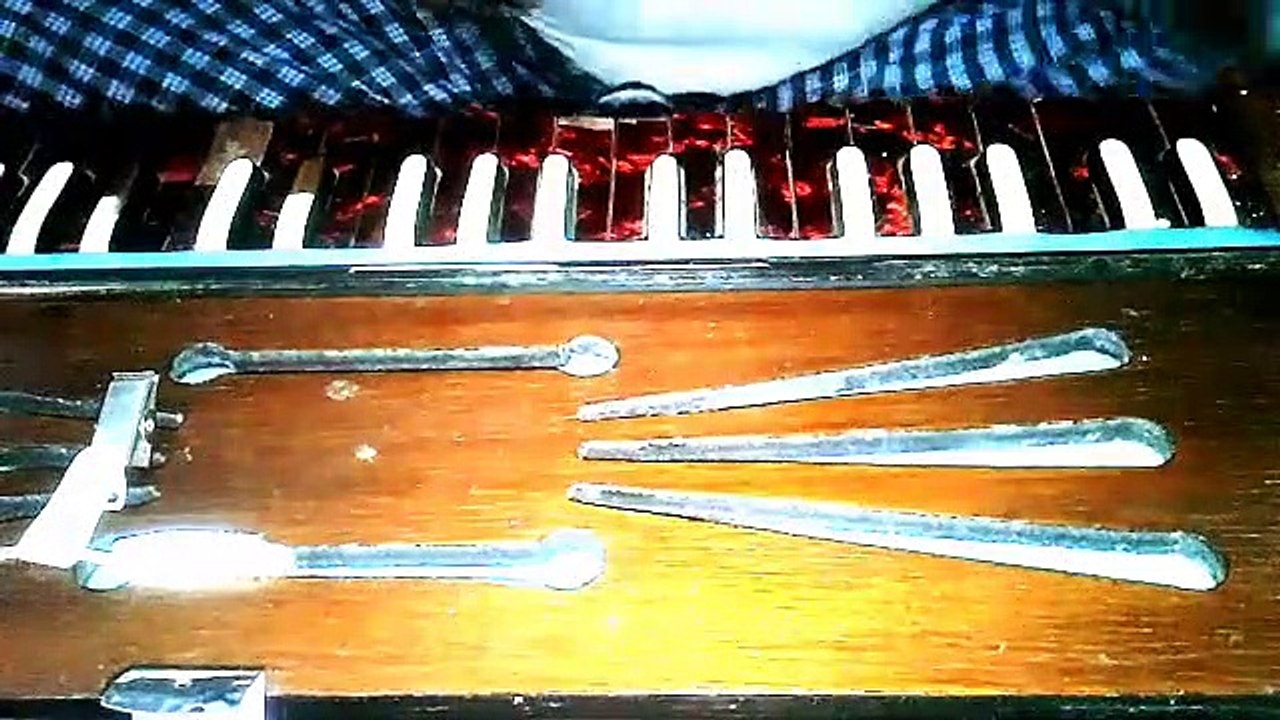 INSTRUMENT _- फाग (होरी)_- मोरी चुनरी में लगगयो दाग री  ऐसो चटक रंग डारो   - gondia- गोंदिया ( 360 X 640 )