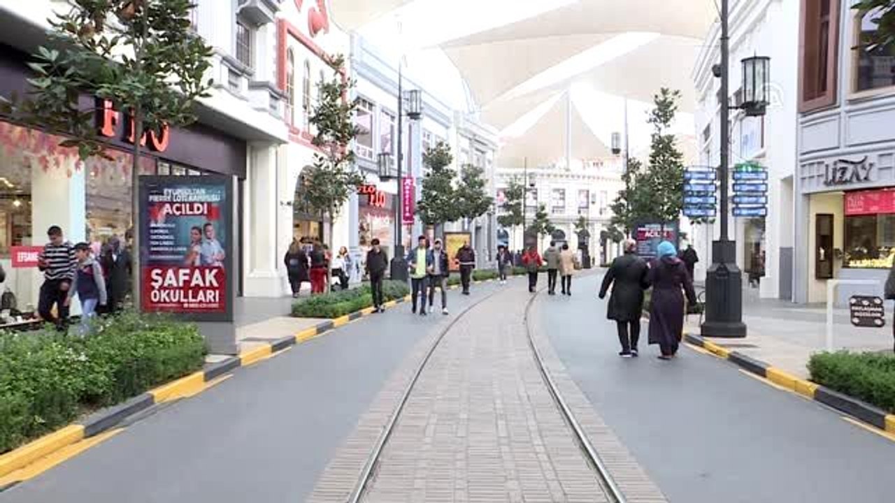 Ara tatil "İsfanbul Eğlence ve Yaşam Merkezi"ni şenlendirdi