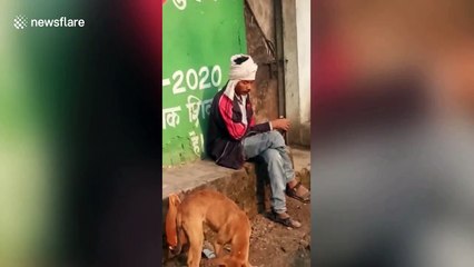 Snake snack! Indian man chomps on raw reptiles