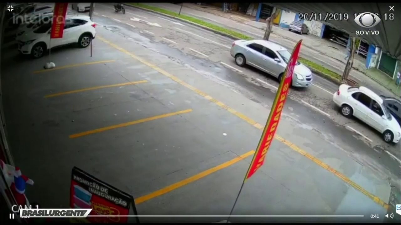 Ladrão foge e se envolve em acidente