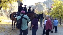 Atlı Jandarma Timleri Kapadokya’da Turistlerin Güvenliğini Sağlıyor