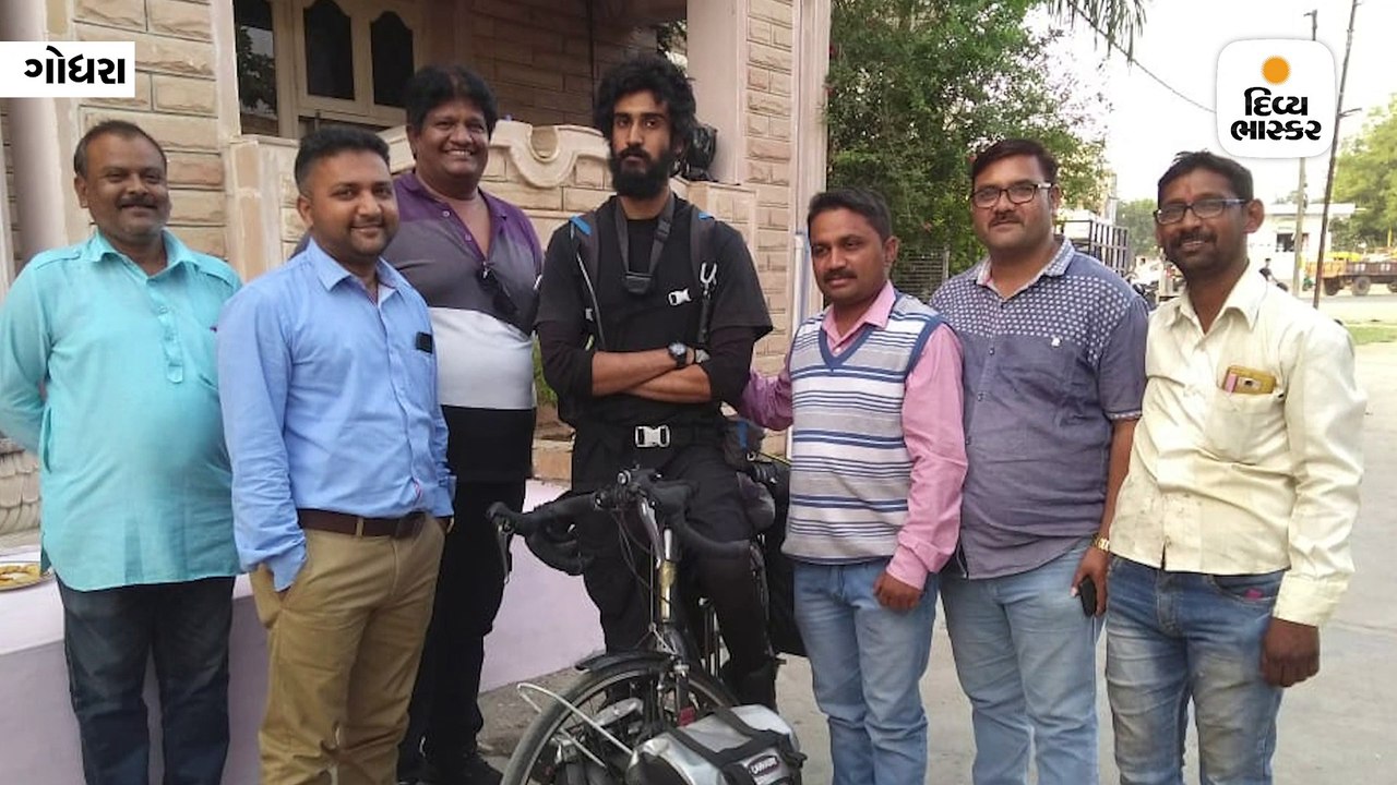 ઈંગ્લેન્ડથી સાઇકલ પર દુનિયાની સફરે નીકળેલો યુવાન ગોધરા પહોંચ્યો, 15 દેશોની સફર કરી