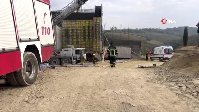 Kuzey Marmara Otoyolu inşaatında iskele çöktü: 3 işçi göçük altında kaldı