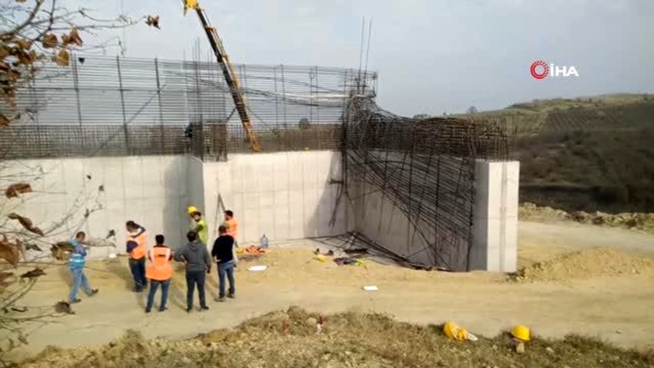 Kuzey Marmara Otoyolu inşaatında iskele çöktü: 3 işçi göçük altında kaldı