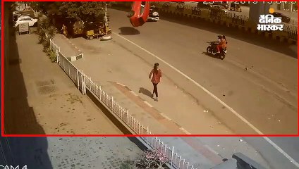 फ्लाईओवर से गिरी कार, एक महिला की मौत