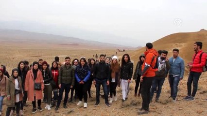 Öğretmenler Günü'nü Kızıldağ'ın zirvesinde kutladılar