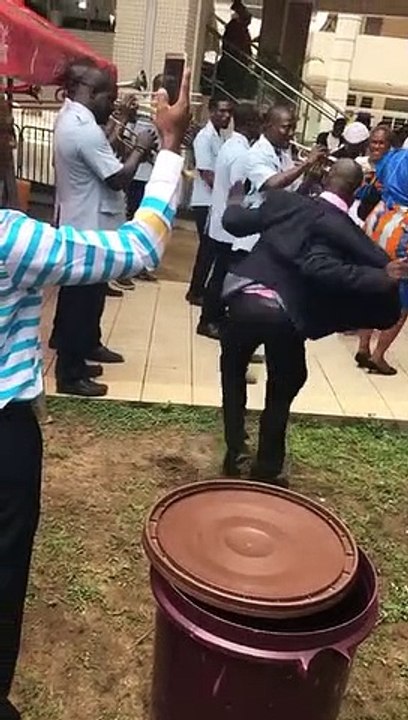 L'oncle est en mode Fanfare 